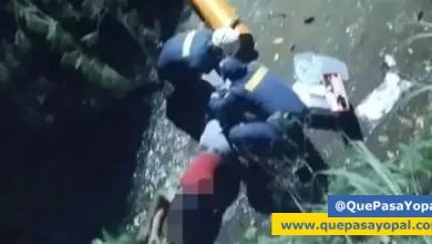 Photo of Bomberos de Aguazul realizan arriesgado rescate de ciclista tras caída de 7 metros en la vía Marginal