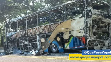 Photo of Disidencias de FARC Incineran Bus de Transporte Público en Vía de Casanare
