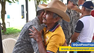 Photo of Soldados del Grupo Aéreo del Casanare brindan apoyo a adultos mayores en zona rural